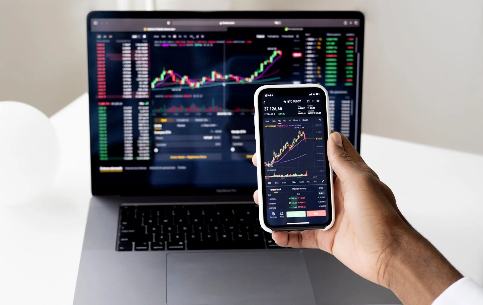 Branded ad performance report with leads and return on ad spend